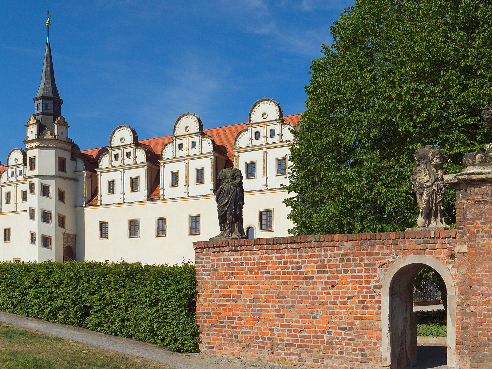 gartenrecih_Johannbau_mit_Tor
